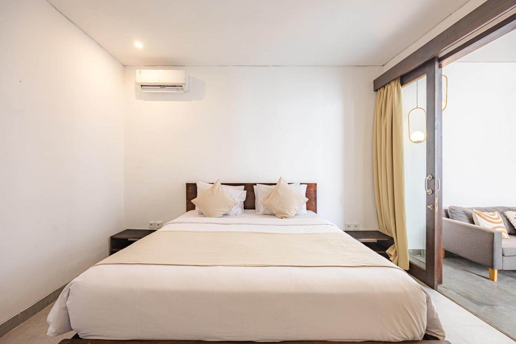 Apple & Seminyak