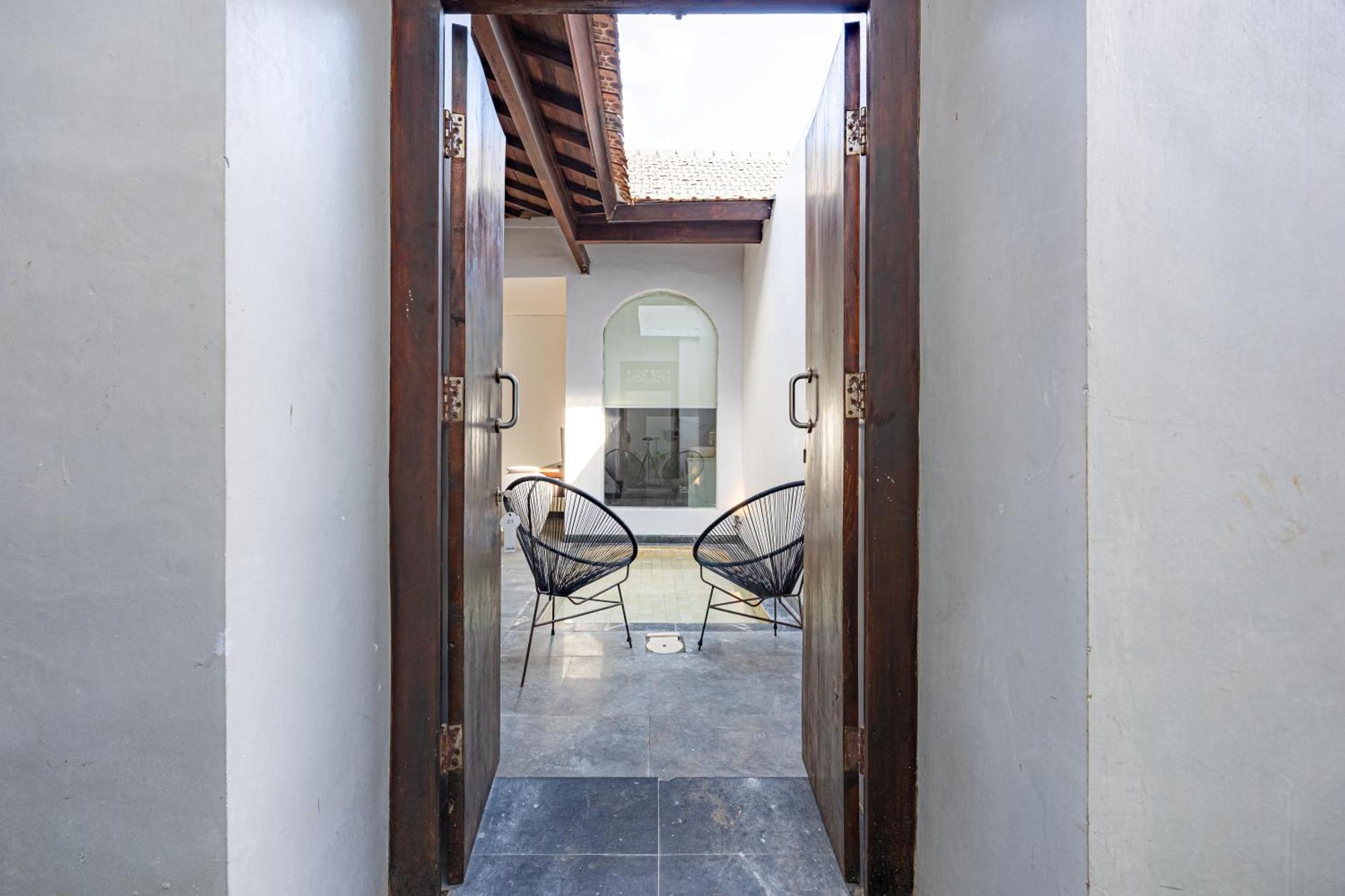 Apple & 4* Seminyak
