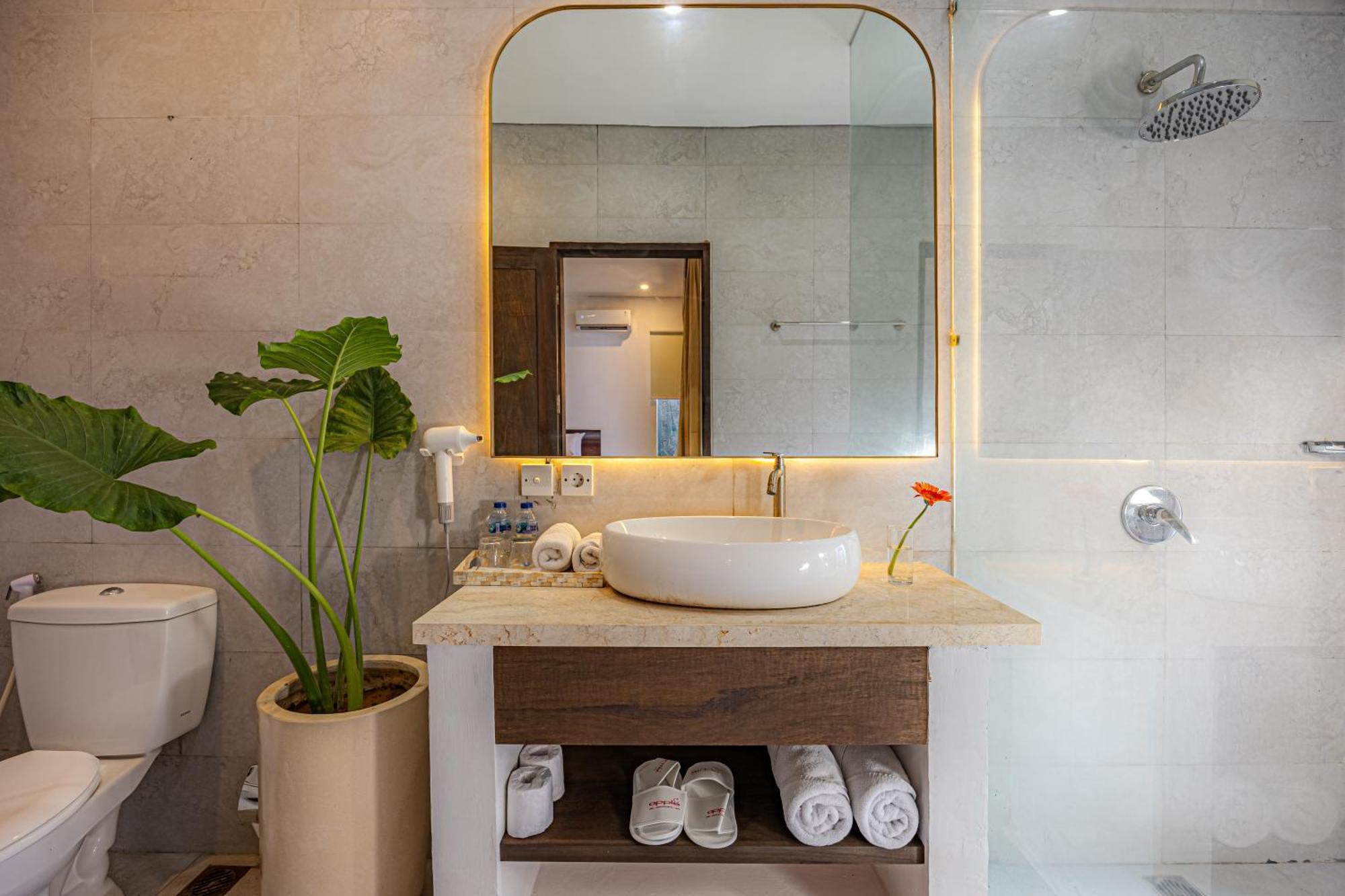 Apple & 4* Seminyak